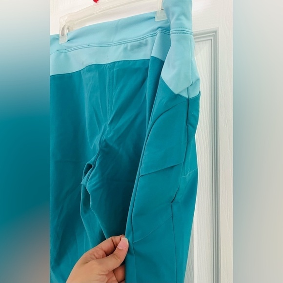 Brooks Running 3/4 pants- Size Large - Picture 5 of 6